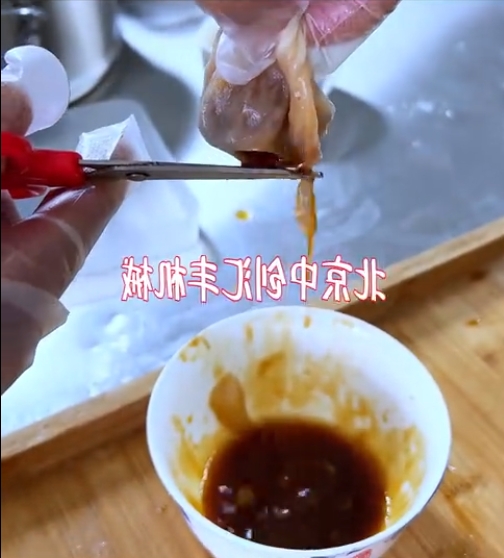 解密 湯多，餡兒大，皮兒薄。晶瑩剔透的灌湯包，是如何做出來的？